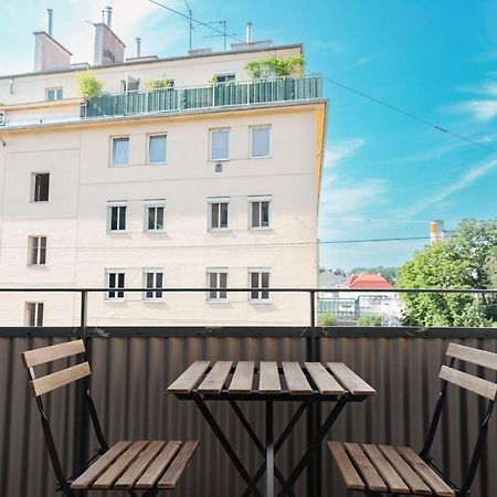 Beautiful 2-Bedroom Apartment Near Schoenbrunn Відень Екстер'єр фото
