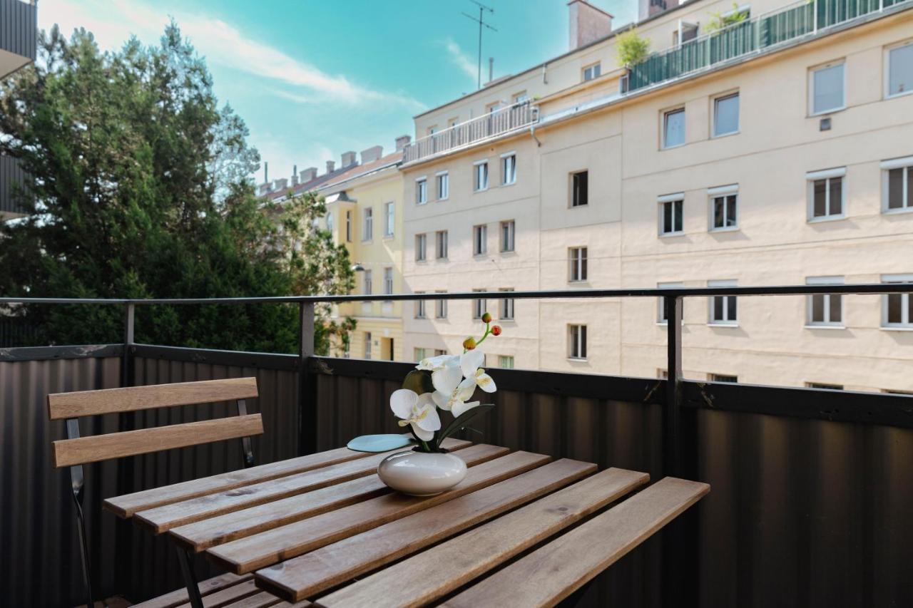 Beautiful 2-Bedroom Apartment Near Schoenbrunn Відень Екстер'єр фото
