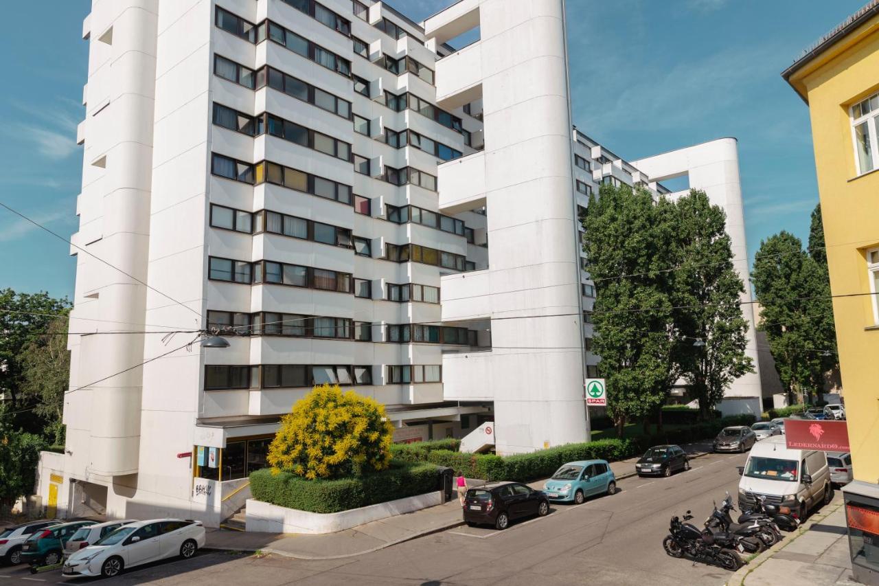Beautiful 2-Bedroom Apartment Near Schoenbrunn Відень Екстер'єр фото