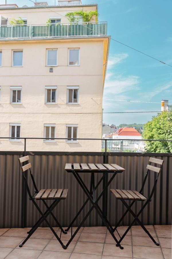 Beautiful 2-Bedroom Apartment Near Schoenbrunn Відень Екстер'єр фото