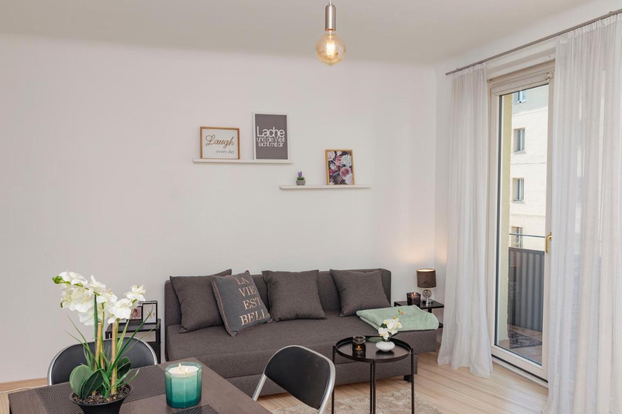 Beautiful 2-Bedroom Apartment Near Schoenbrunn Відень Екстер'єр фото