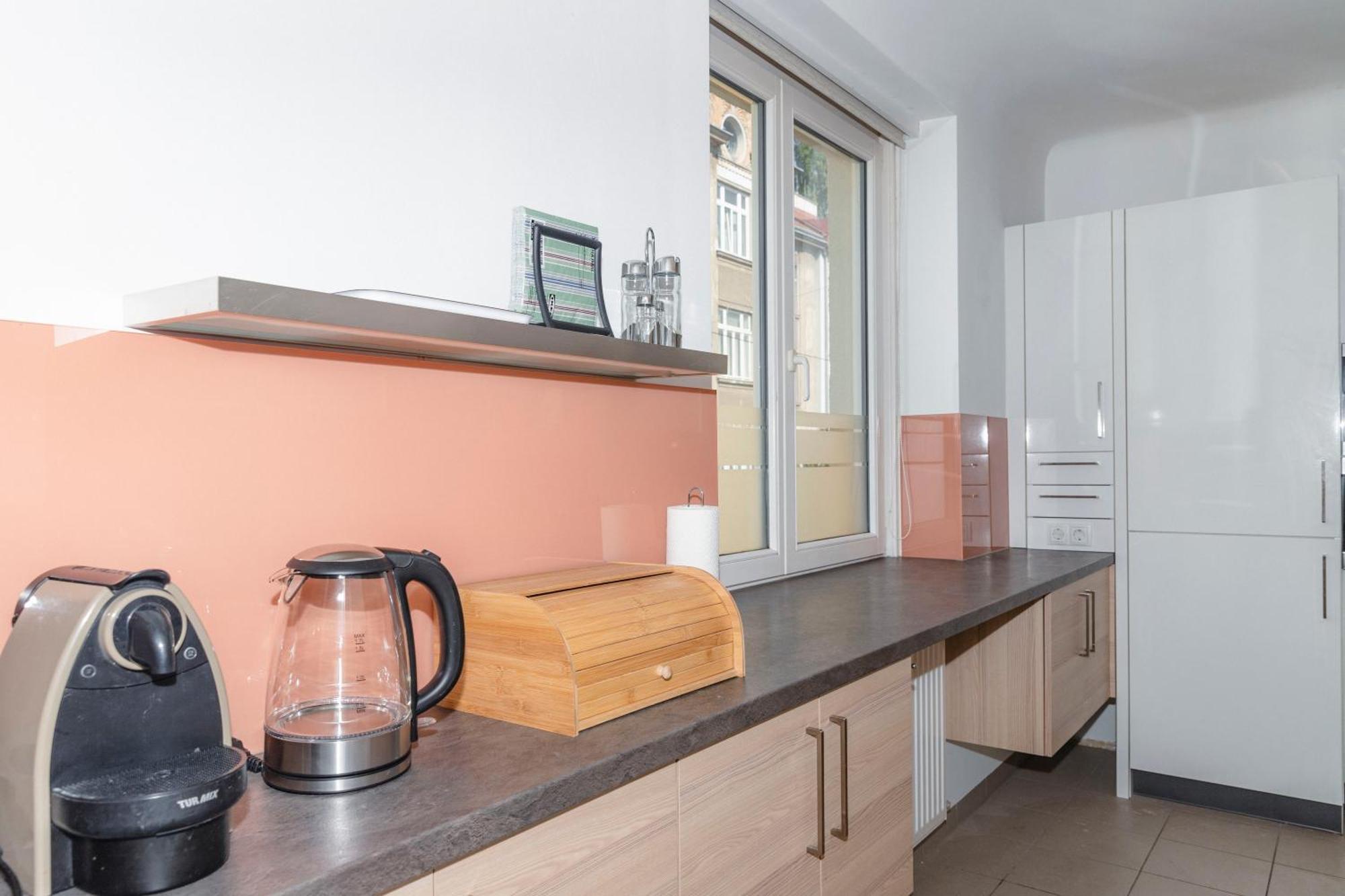 Beautiful 2-Bedroom Apartment Near Schoenbrunn Відень Екстер'єр фото