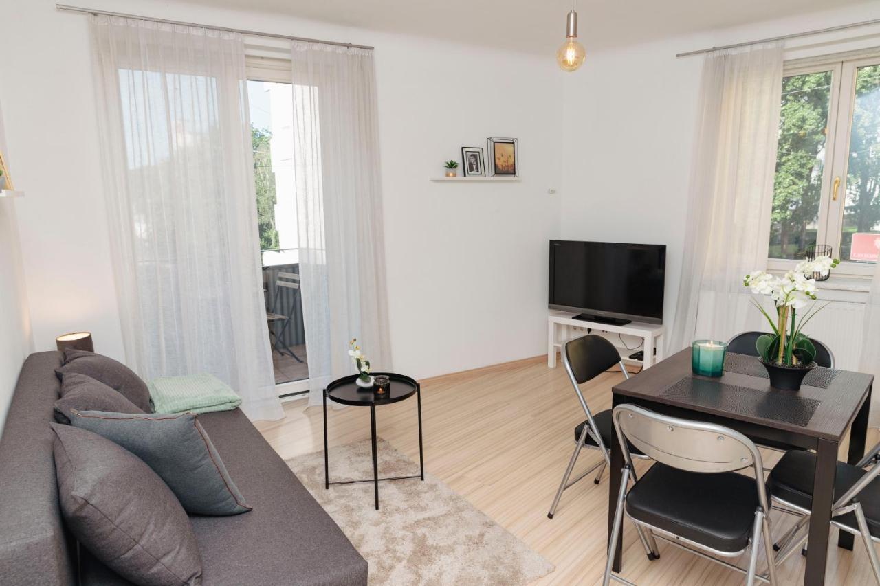 Beautiful 2-Bedroom Apartment Near Schoenbrunn Відень Екстер'єр фото