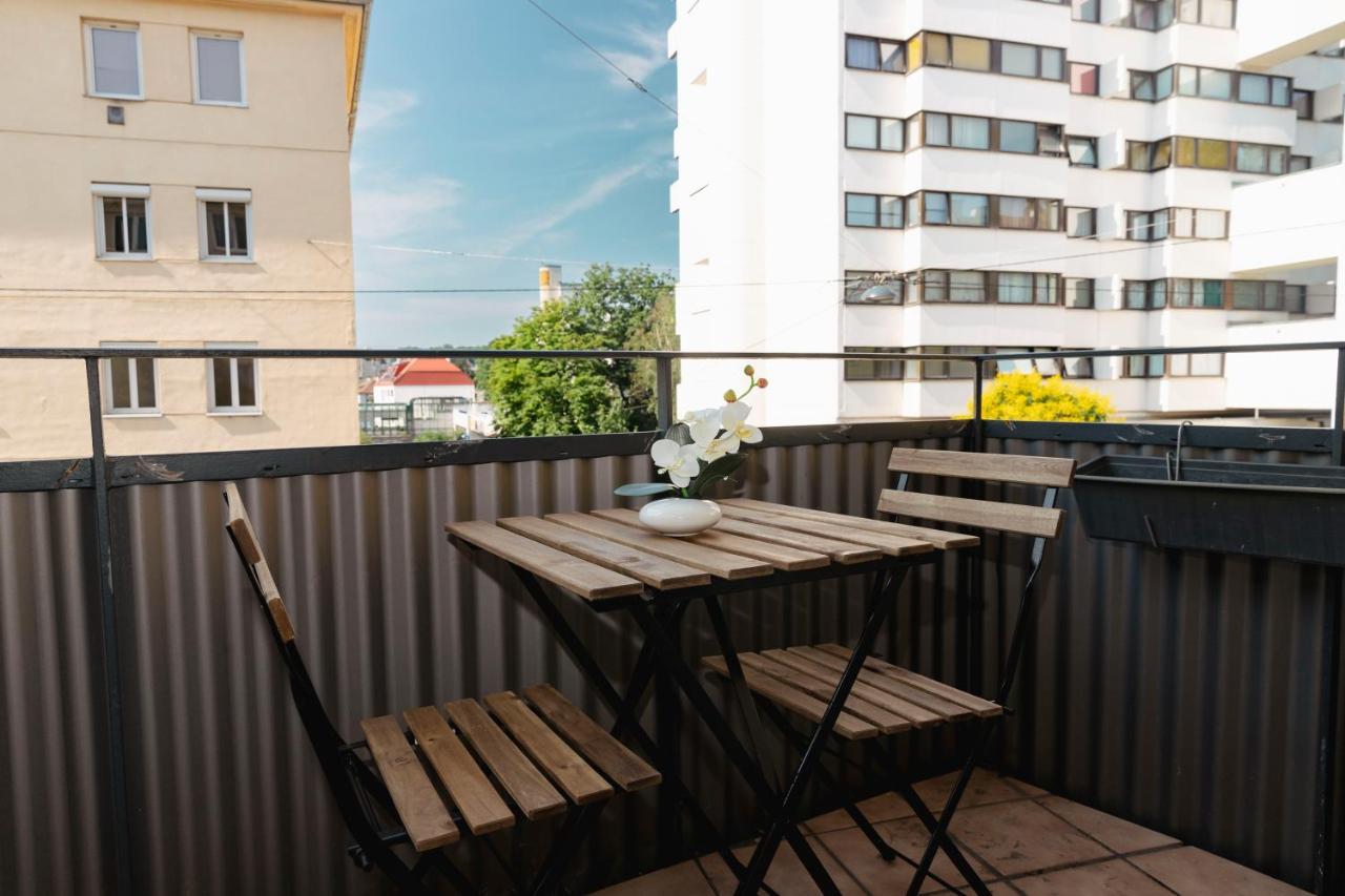 Beautiful 2-Bedroom Apartment Near Schoenbrunn Відень Екстер'єр фото