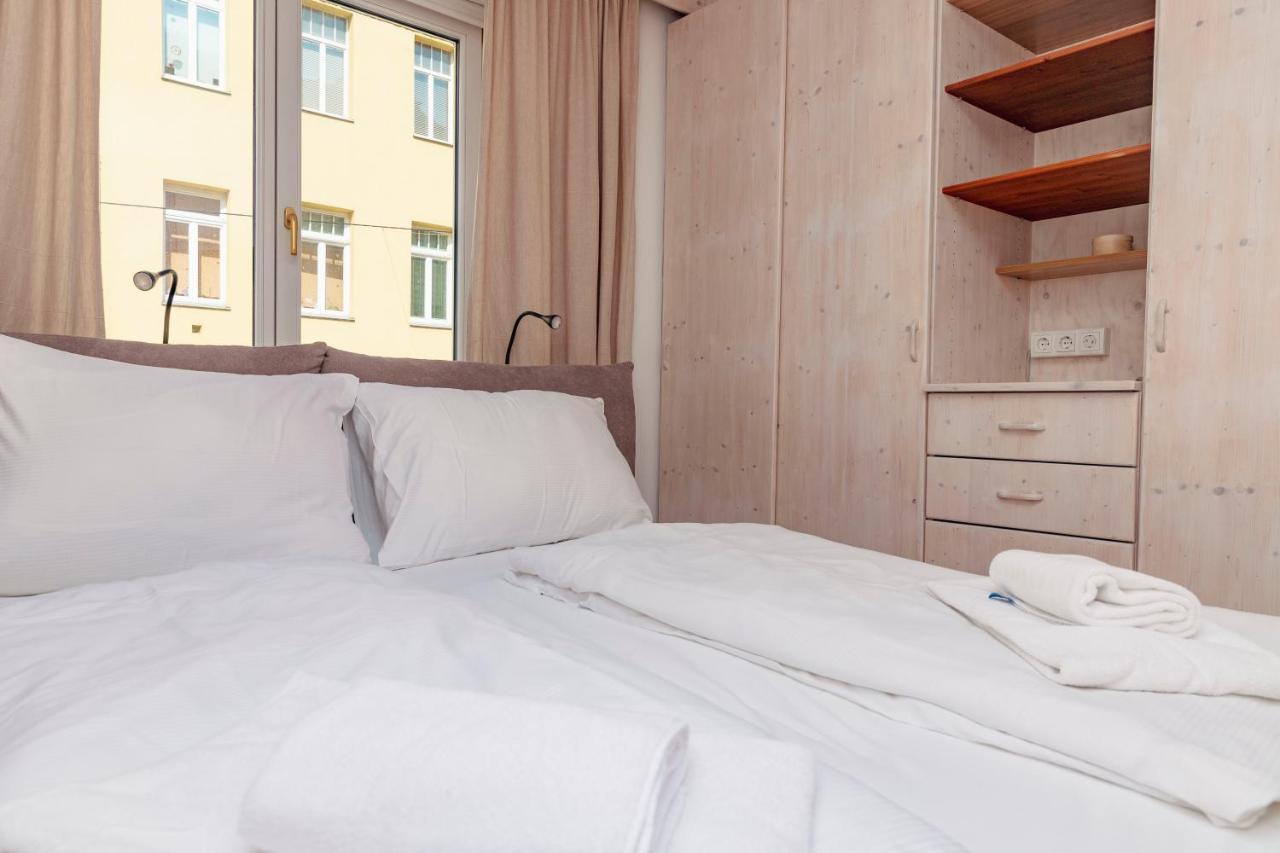 Beautiful 2-Bedroom Apartment Near Schoenbrunn Відень Екстер'єр фото