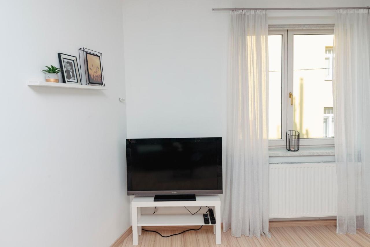 Beautiful 2-Bedroom Apartment Near Schoenbrunn Відень Екстер'єр фото