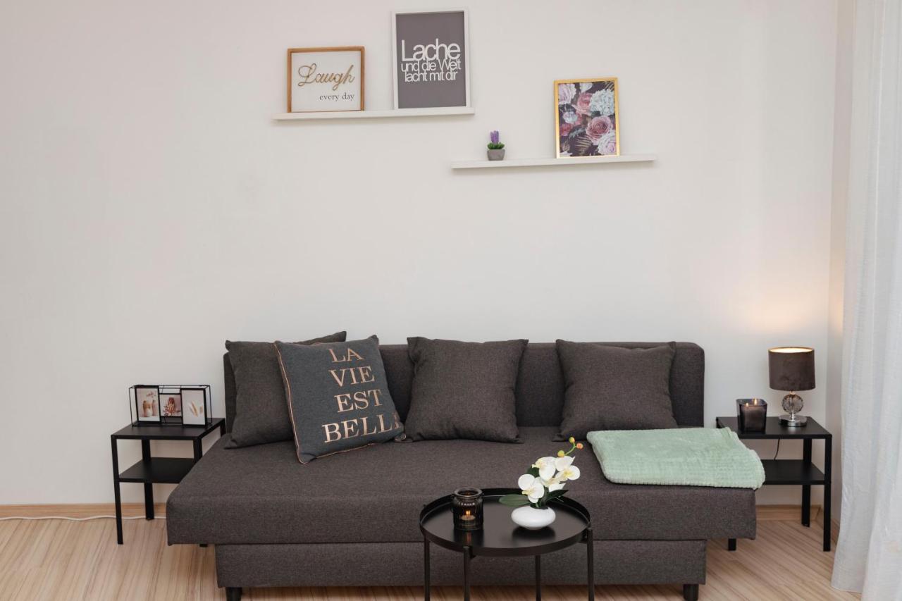 Beautiful 2-Bedroom Apartment Near Schoenbrunn Відень Екстер'єр фото